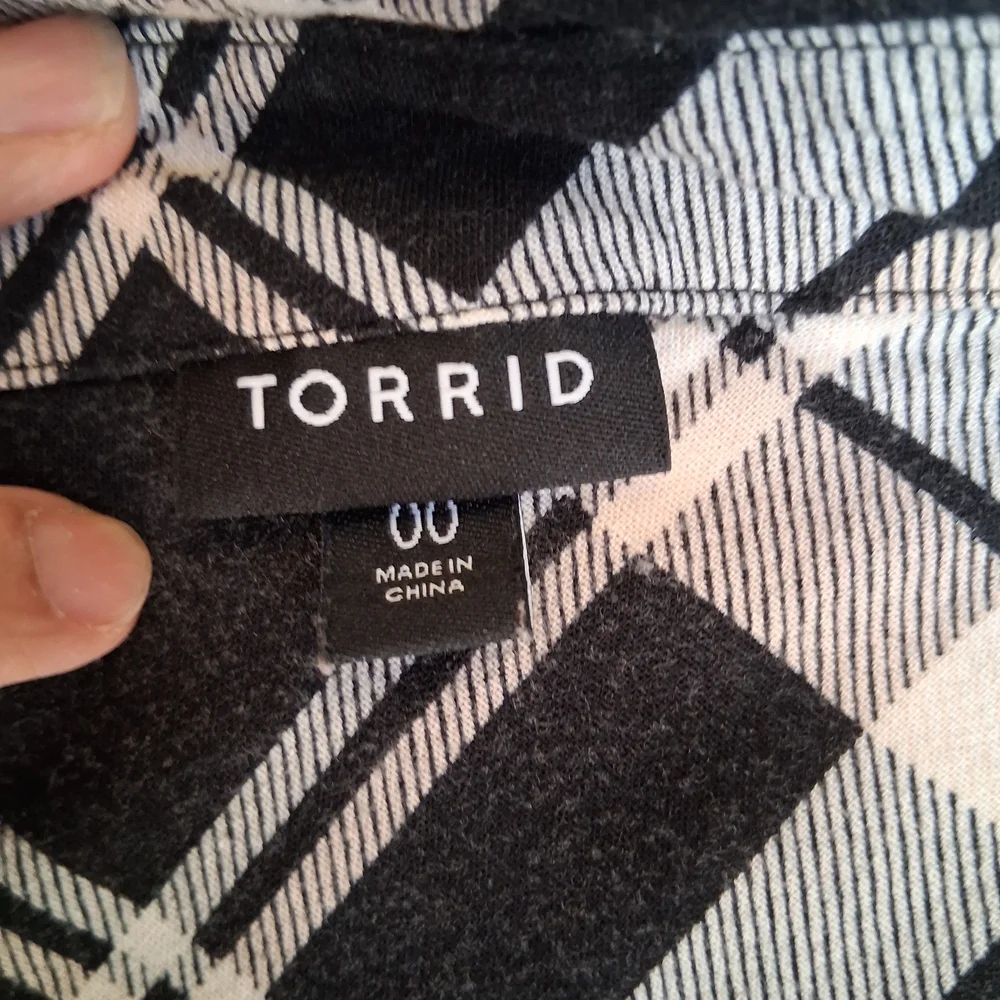 TORRID SIZE 00 Black & Cream Plaid Button-Front Shirt - Picture 4 of 7